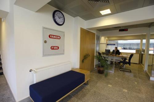Yapı Kredi Bankası Demirciler St